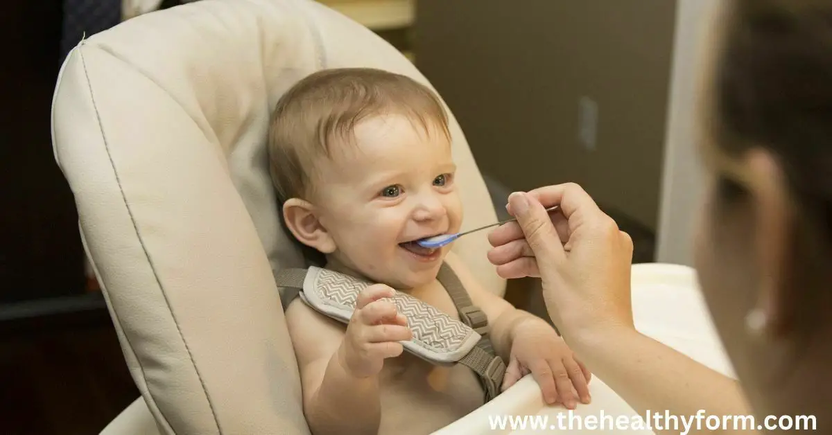 Introducing Solid Foods To Babies and The Benefits of Baby-Led Weaning